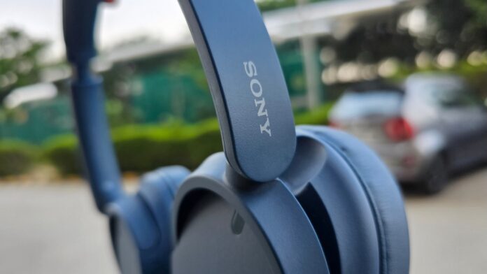 Sony WH-CH720N, Wireless Over-Ear Active Noise Cancellation Headphones with  Mic