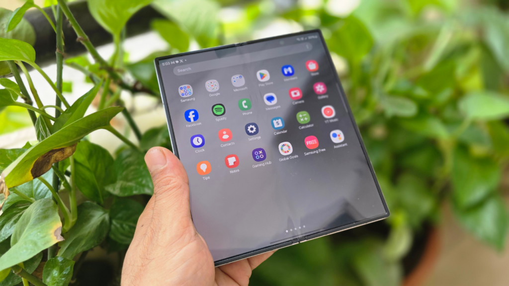 Samsung Galaxy Z Fold 6 Review - display