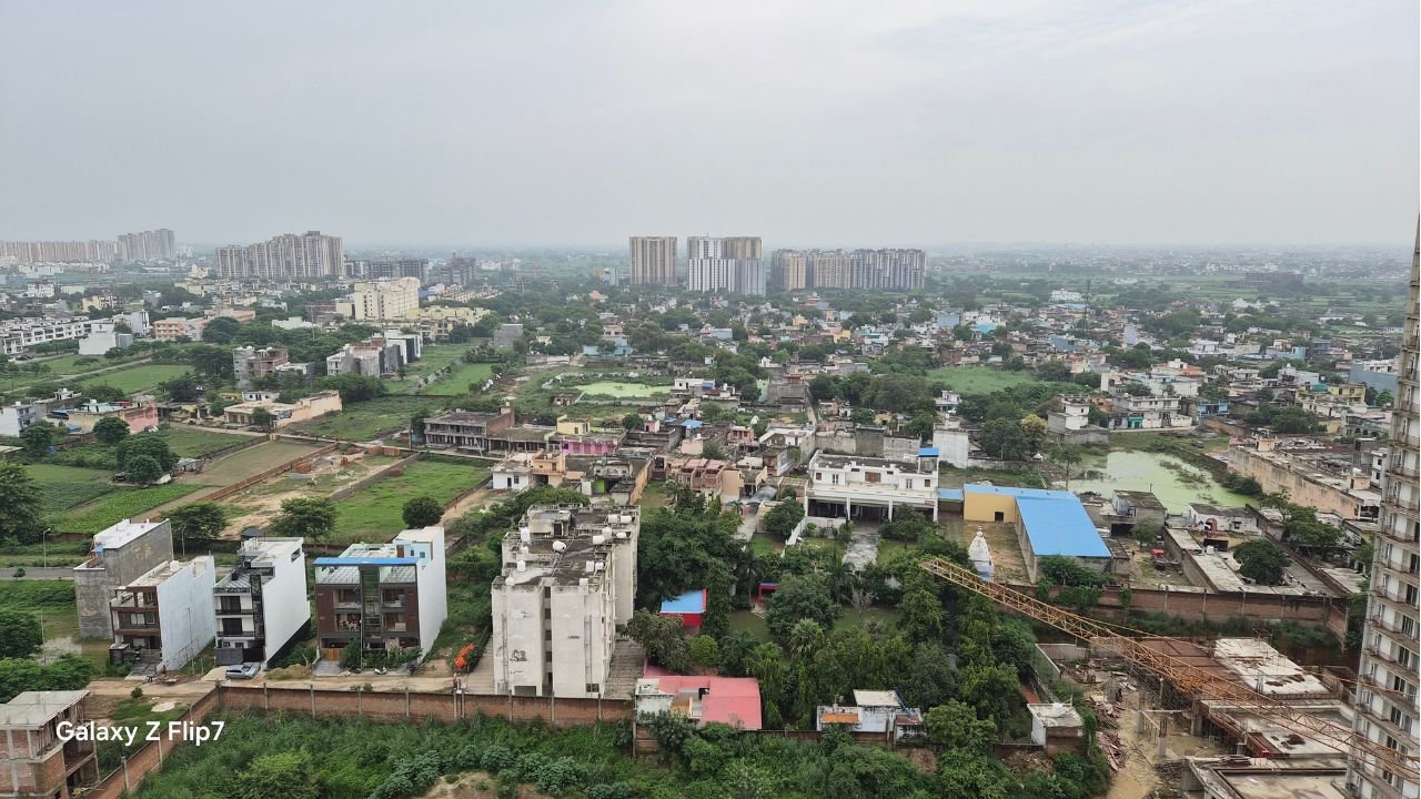 Galaxy z flip 7 outdoor shot