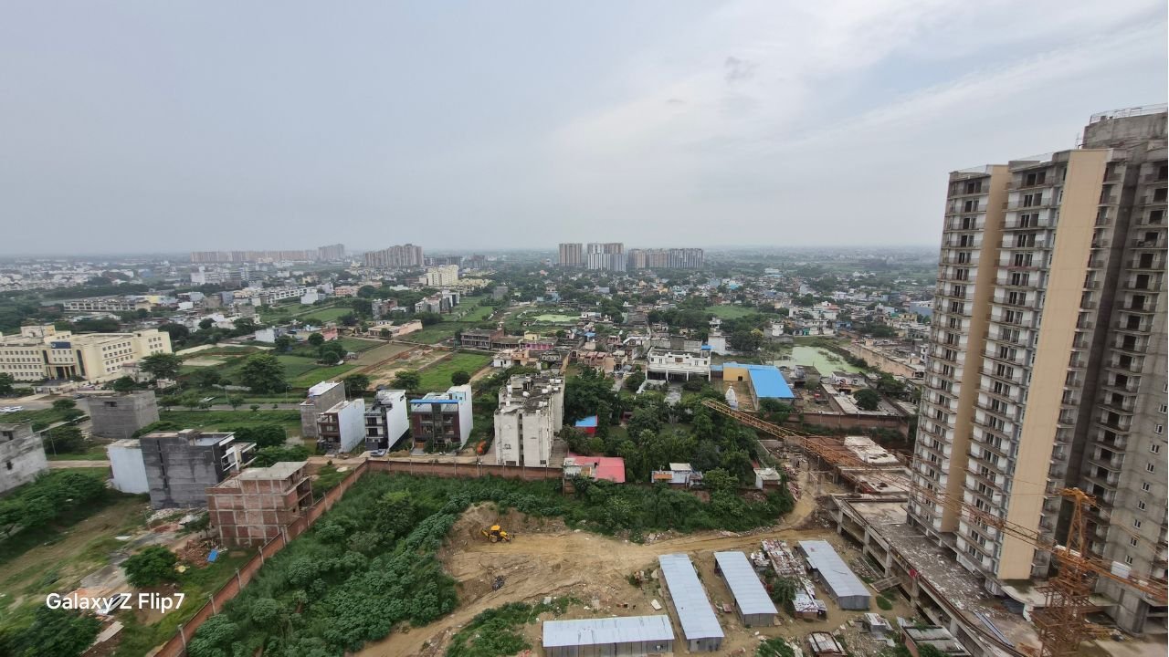 Galaxy z flip 7 ultra wide Shot