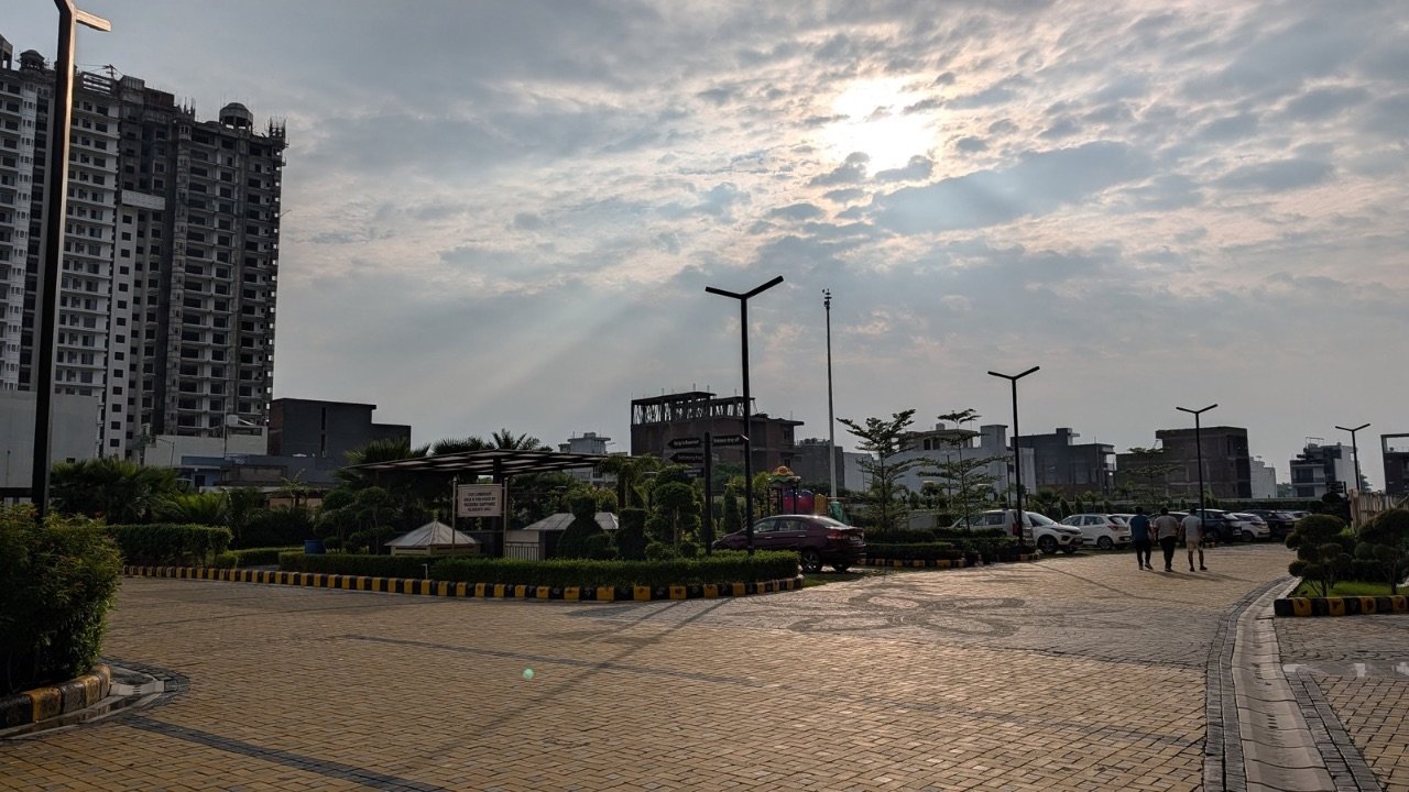Pixel 10 Pro XL normal outdoor